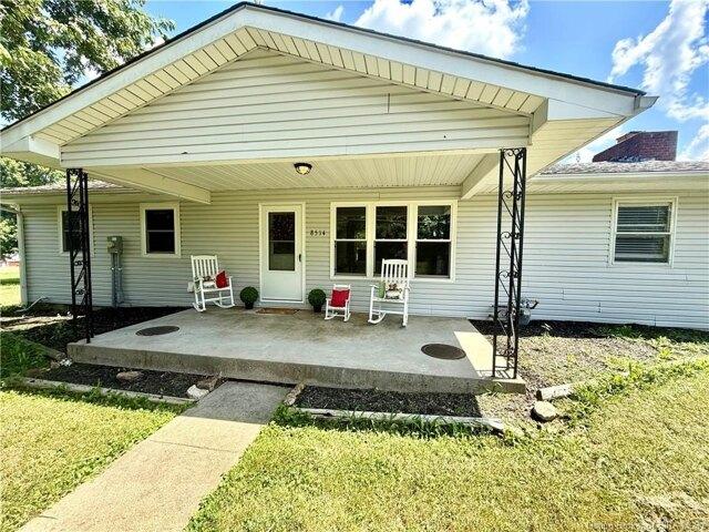 House for sale in Henryville