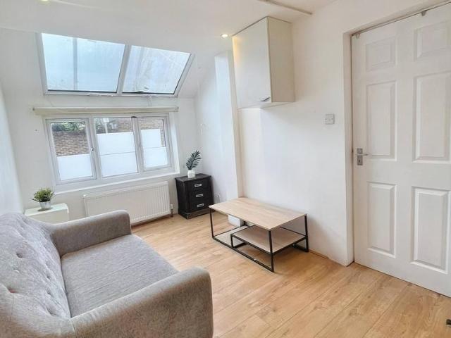 House for rent in Bromley-by-Bow, Bow