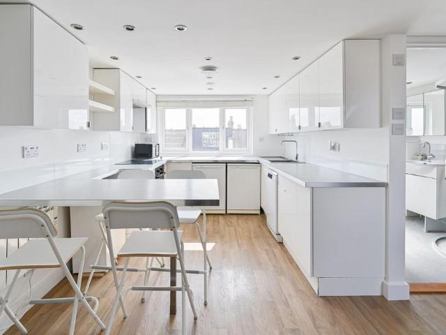 Apartment for rent in London Borough of Merton, Greater London