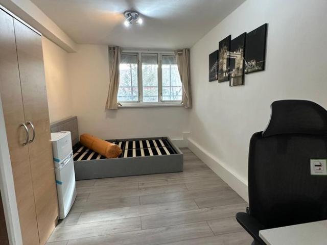 Room for rent in Kensal Town, Greater London