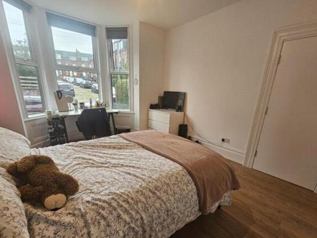 House for sale in Hyde Park, West Yorkshire