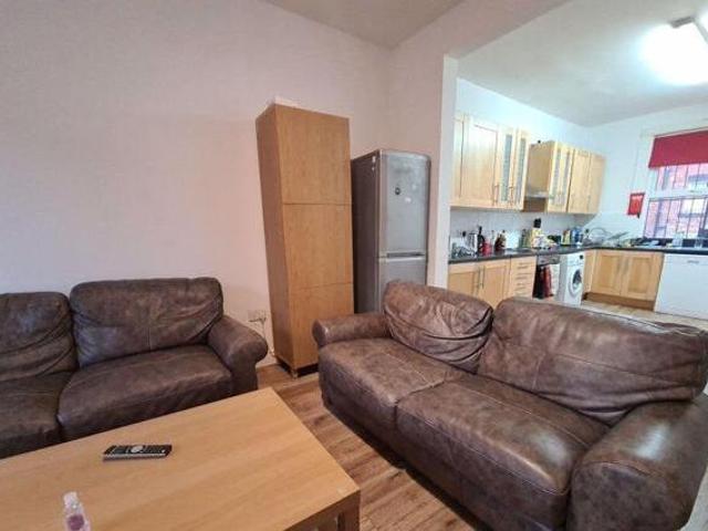House for sale in Hyde Park, West Yorkshire