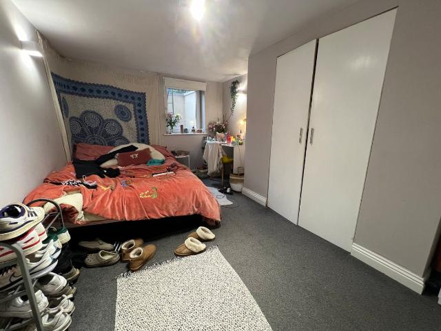 Room for rent in Hyde Park, West Yorkshire