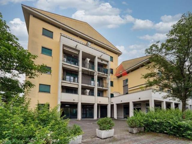 Locale Commerciale in vendita a Brugherio, Lombardia