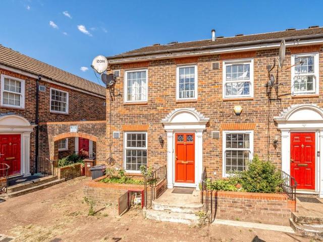 House for rent in London Borough of Hounslow, Greater London