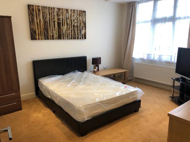 Room for rent in Brunswick Park, Greater London