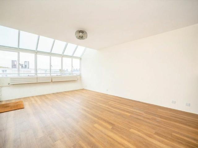 Apartment for rent in King's Cross, Cat Hill