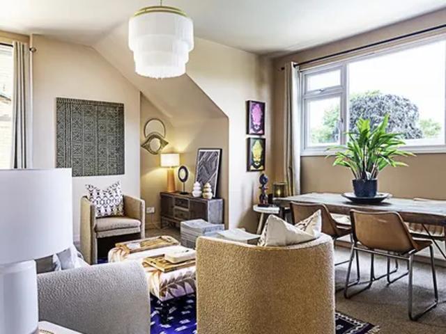 Apartment for rent in London Borough of Merton, Raynes Park