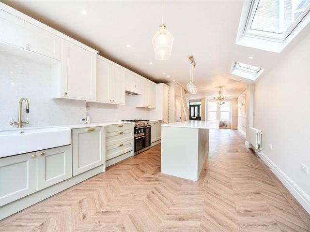 House for rent in Brunswick Park, Greater London