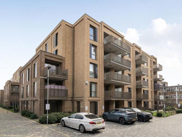 Apartment for rent in Dollis Hill, Greater London