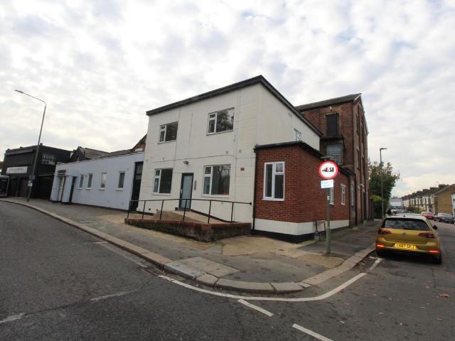 Apartment for rent in Brunswick Park, Greater London