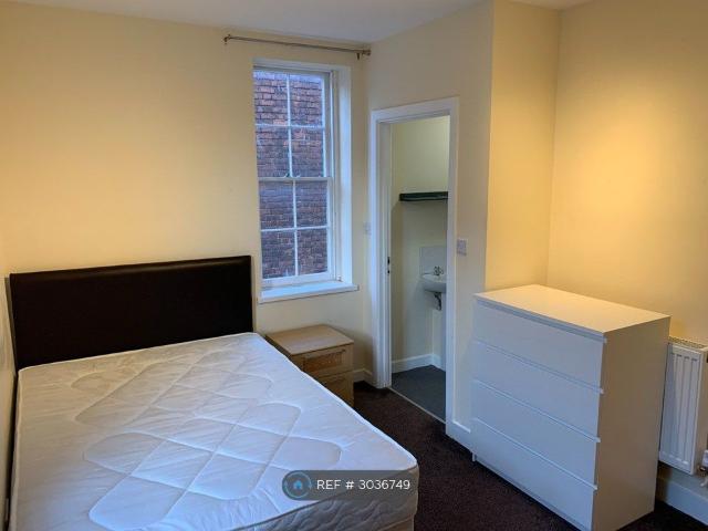 Room for rent in Kings Barton, Gloucester