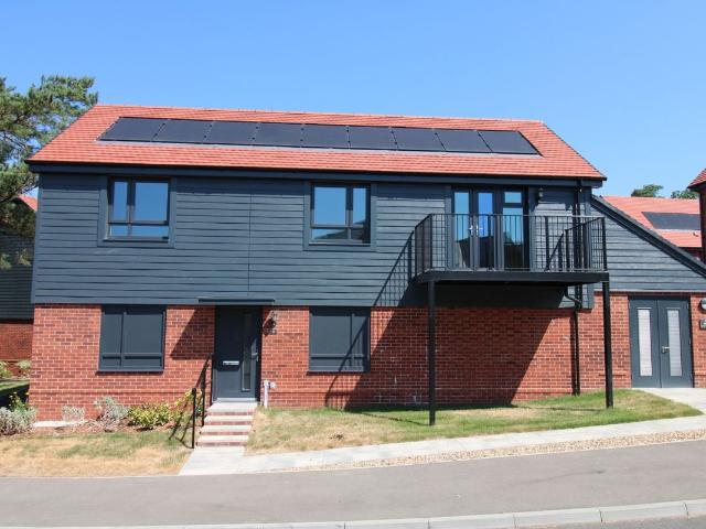Apartment for rent in Mindenhurst, Heol-las