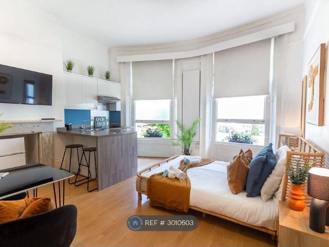 Studio for rent in Brunswick