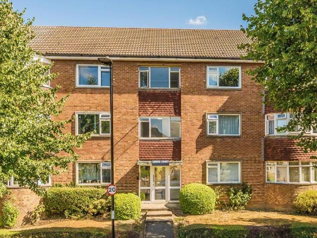 Apartment for rent in London Borough of Ealing, Park Royal