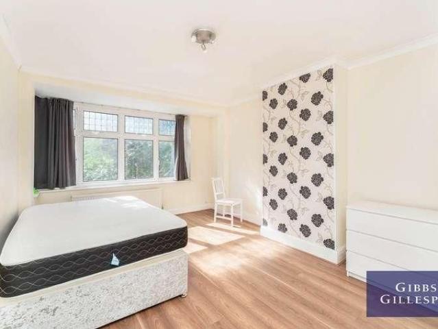House for rent in London Borough of Ealing, Park Royal