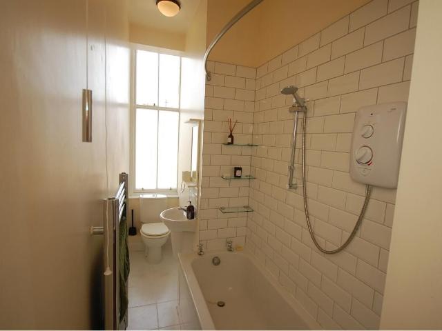 Apartment for rent in Hillside, Leith