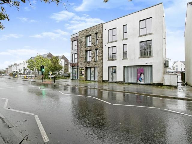 Apartment for rent in Tuckingmill, Pool