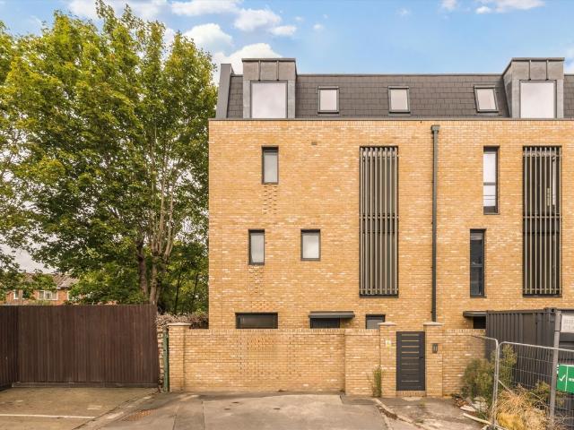 Apartment for rent in London Borough of Ealing, Greater London