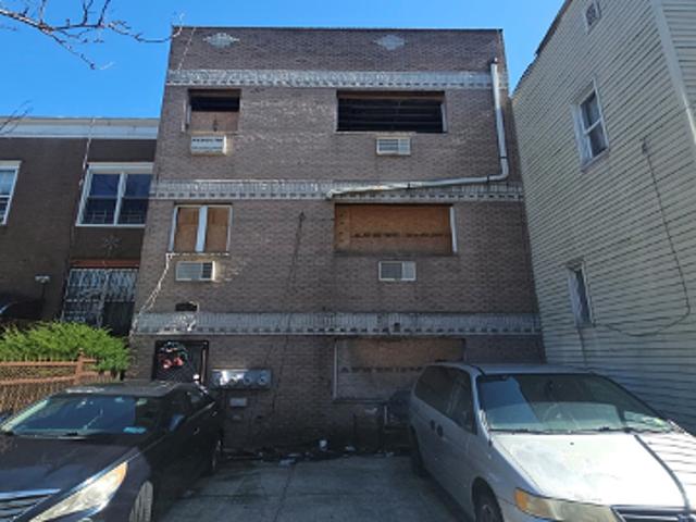 House for sale in The Bronx, Arverne