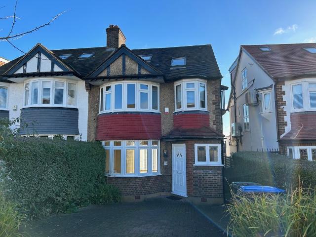 House for rent in New Southgate, Greater London