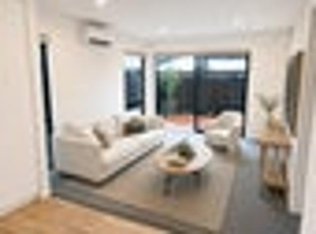 Townhouse for rent in Bryndwr, Canterbury