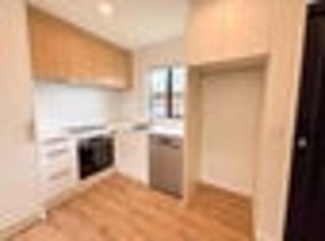 Townhouse for rent in Bryndwr, Canterbury