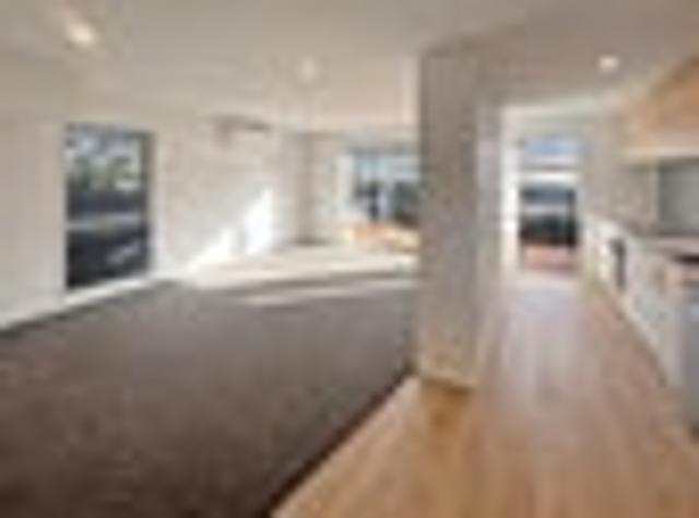 Townhouse for rent in Bryndwr, Canterbury