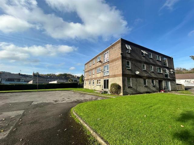 Apartment for rent in Ynysawdre, Tondu