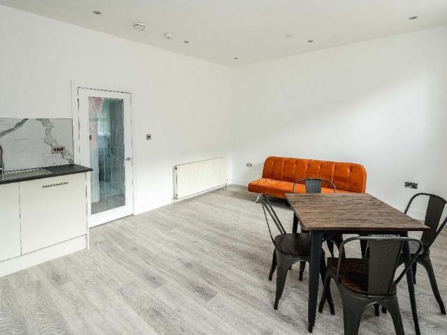 Apartment for rent in Maitland Park, Greater London