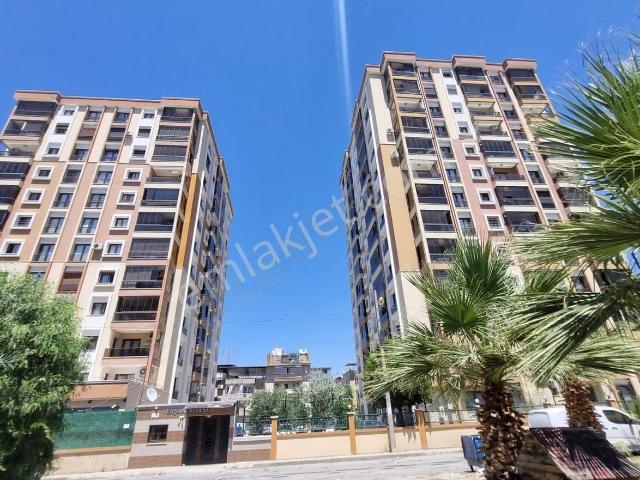 Buca, İzmir içerisinde satılık mülk