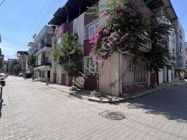 Buca, İzmir içerisinde satılık Bina