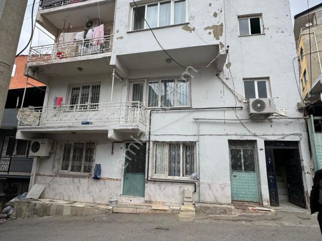 Gediz, Buca içerisinde satılık Bina