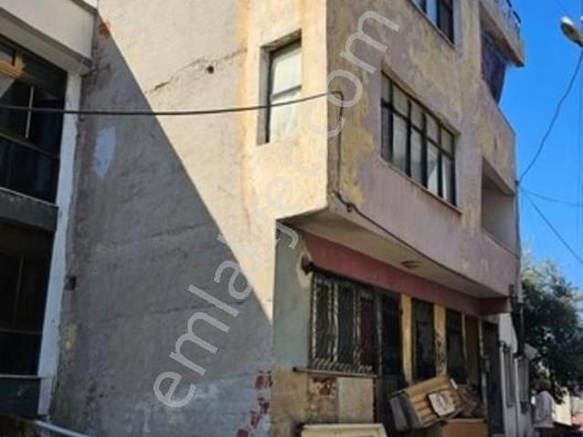 Gediz, Buca içerisinde satılık Villa