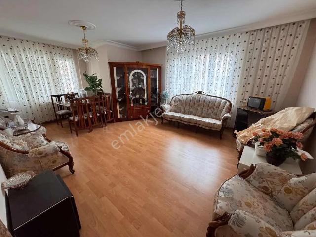 Buca, İzmir içerisinde satılık mülk