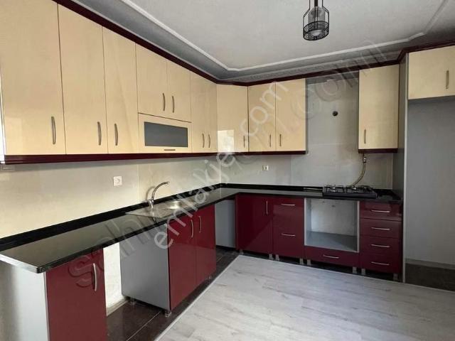 Yenigün Mahallesi, Buca içerisinde kiralık mülk