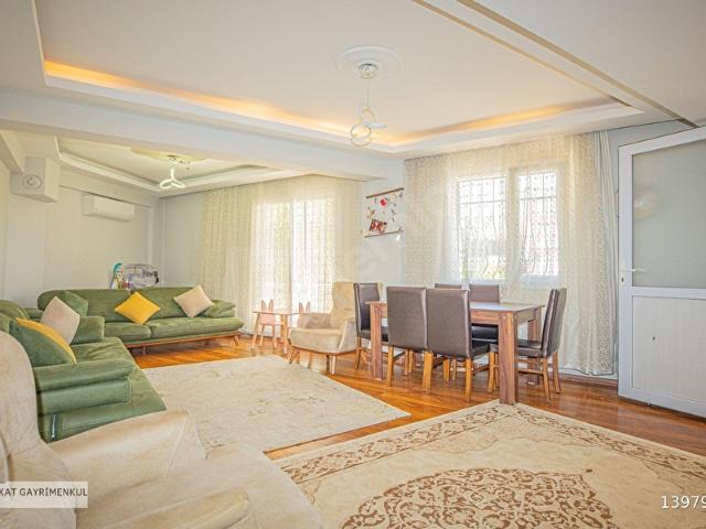 Buca, İzmir içerisinde satılık mülk