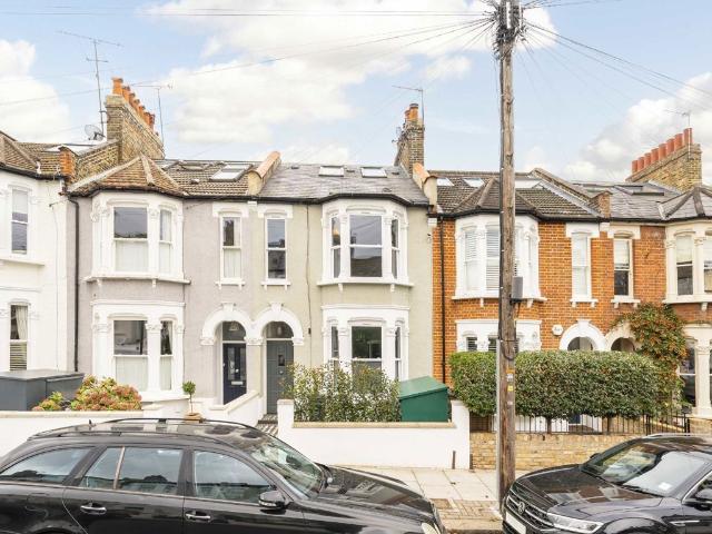 House for rent in Earlsfield, Greater London