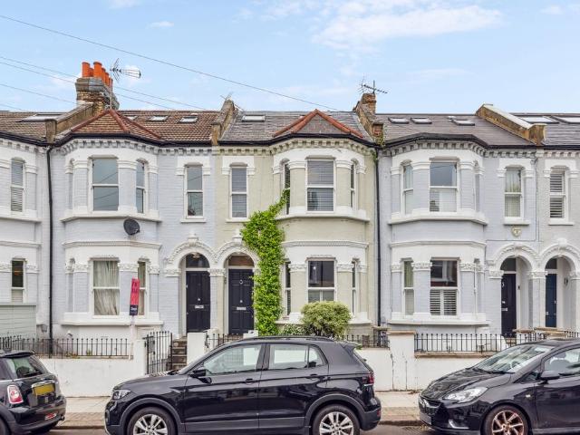 House for rent in Earlsfield, Greater London