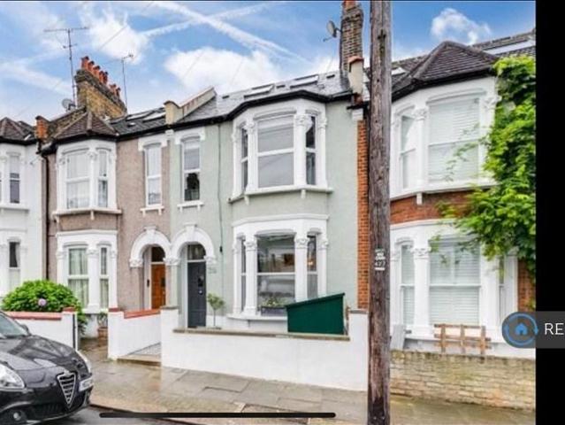 House for rent in Earlsfield, Greater London