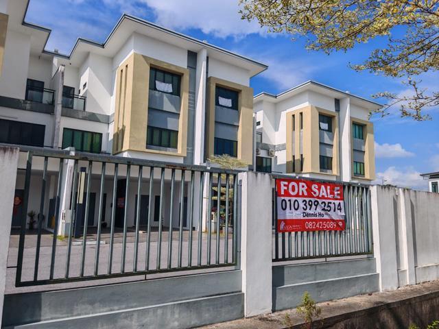 Townhouse for sale in Samarahan, Kota Samarahan