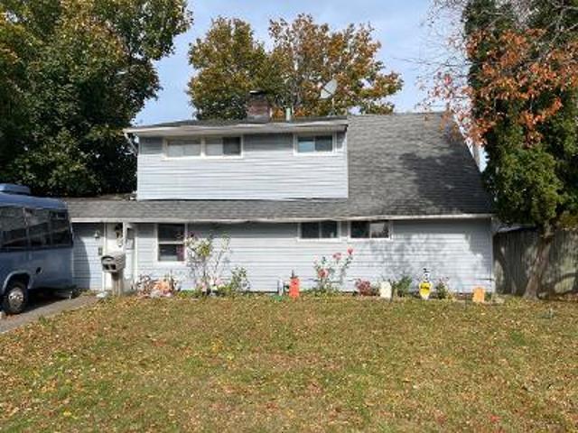 House for sale in Levittown Section 5, Levittown