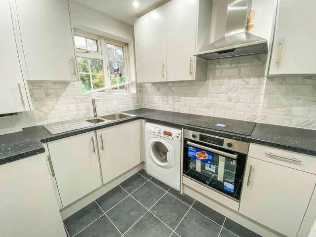 Apartment for rent in Wexham and Ivers Community Board, Richings Park