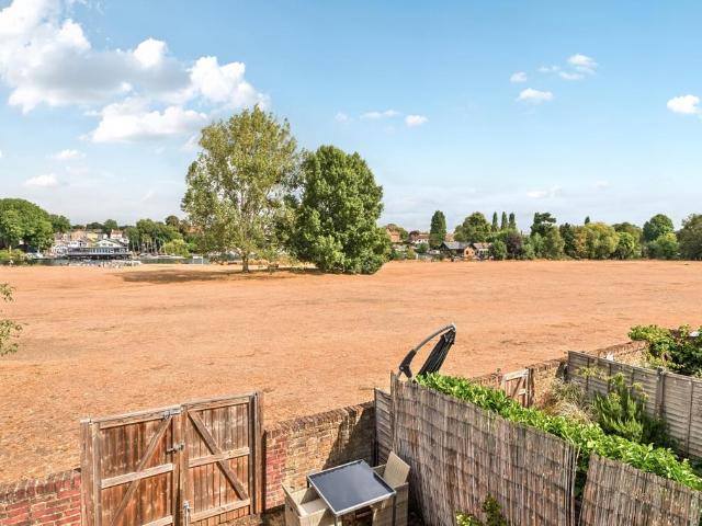 House for rent in Blackhills, Surrey