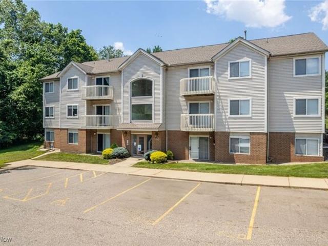 Condo for sale in Cuyahoga Falls