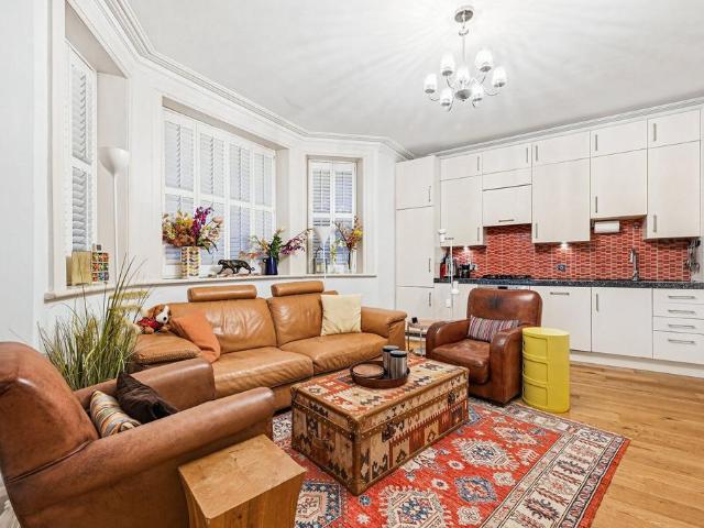 Apartment for rent in Victoria, Greater London