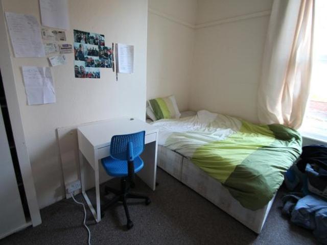 Apartment for rent in Hyde Park, West Yorkshire