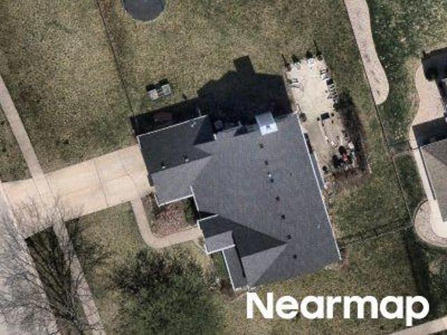 House for sale in Shorewood