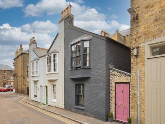 House for sale in Upton, Acol
