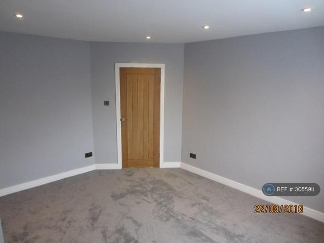 Apartment for rent in South Stanmore, Greater London